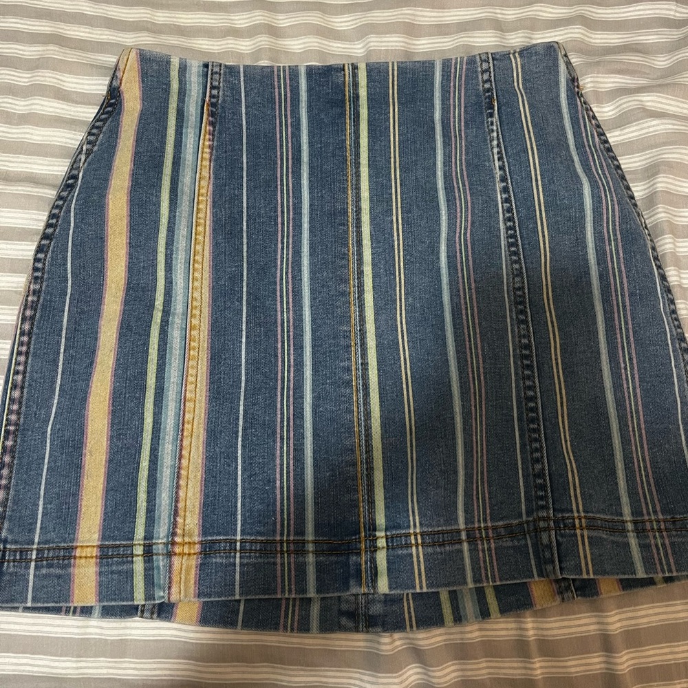 Little skirt never worn size 4